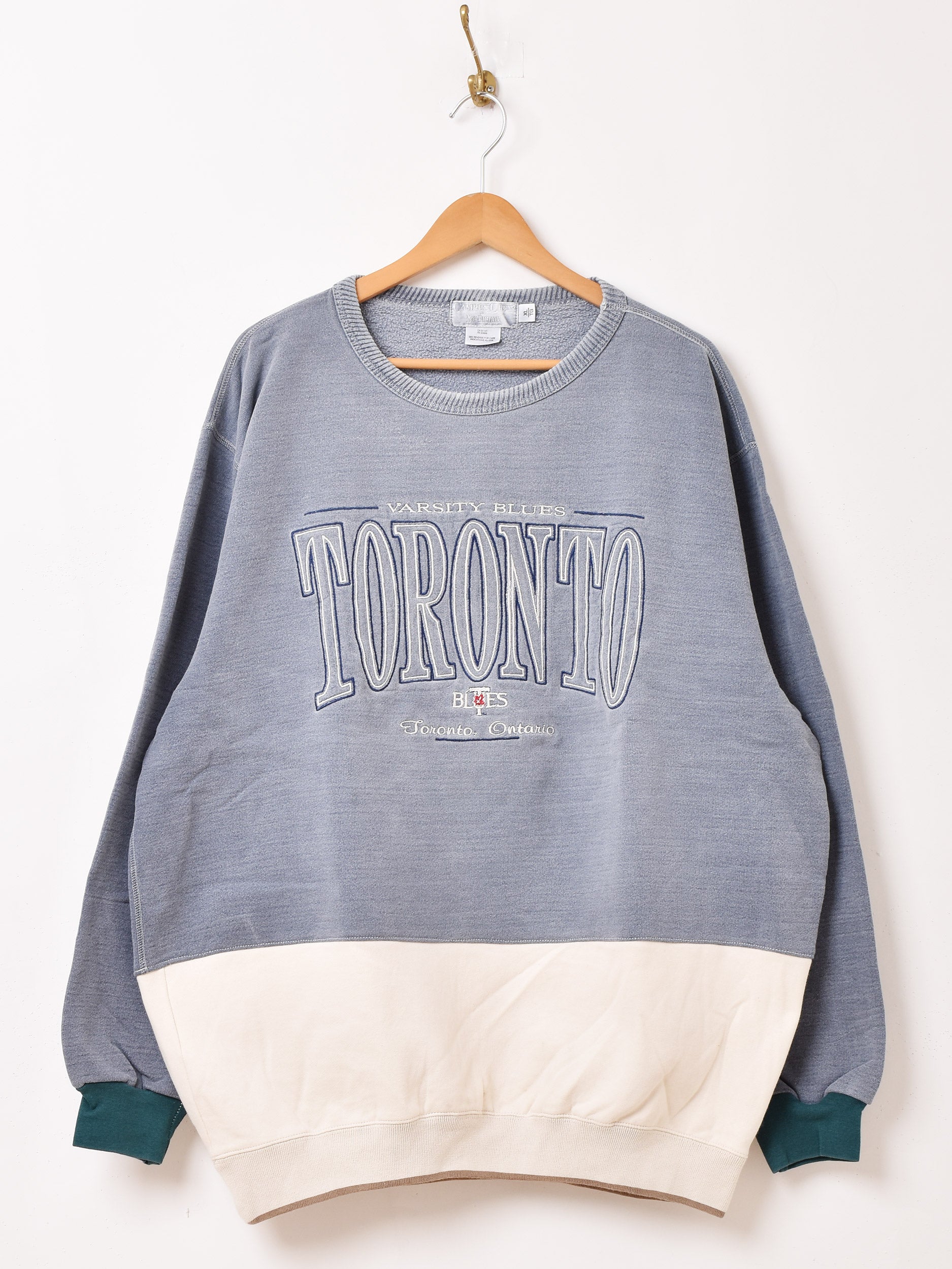 Made in Canadaトロント大学 刺繍スウェット – 古着屋Top of the Hill