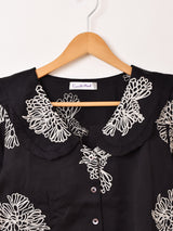 【2色展開】Emerald Motel 刺繍 オーガンジー 半袖ブラウス
