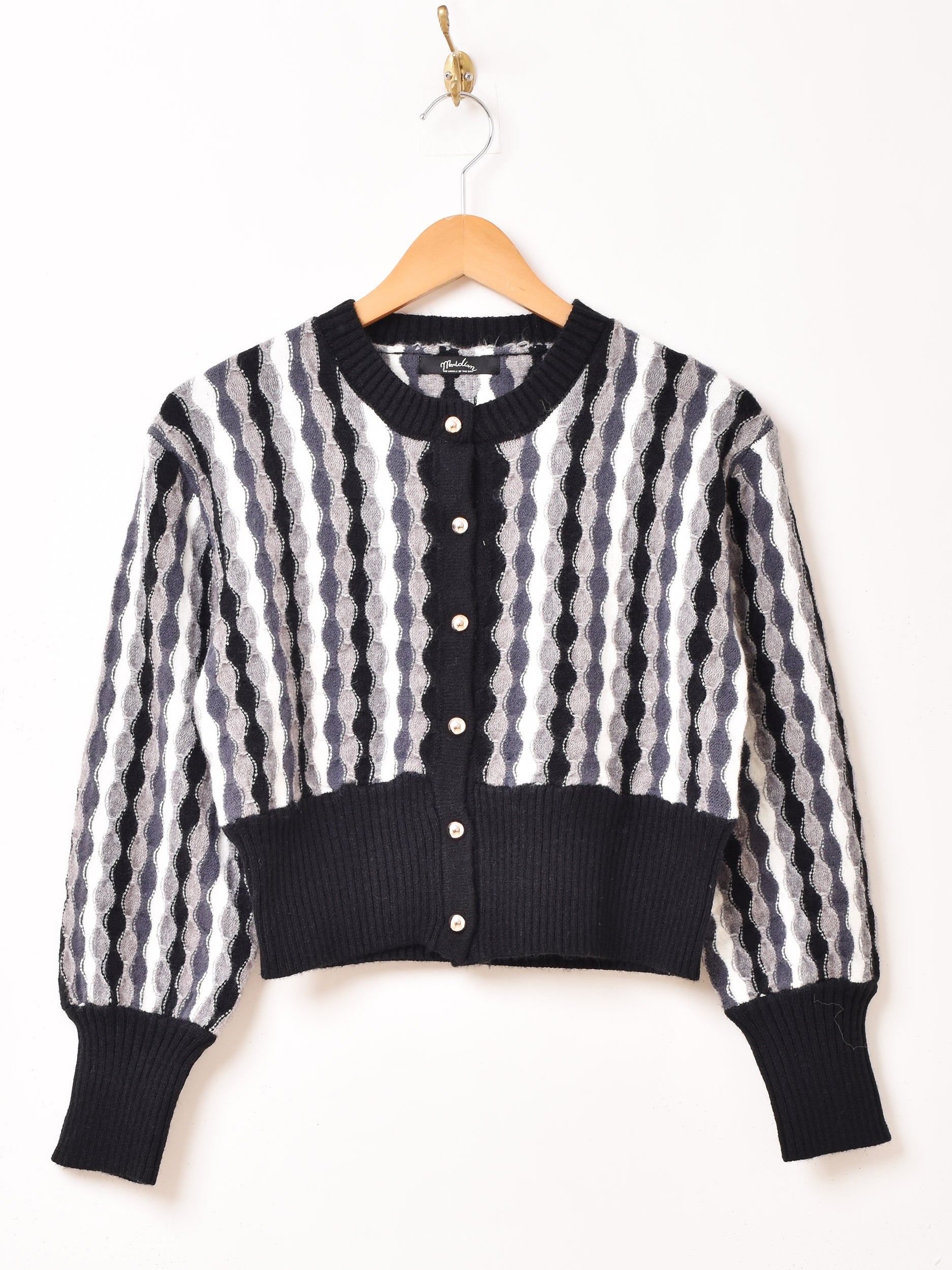 2色展開】Meridian ショート丈 ウェーブストライプ カーディガン