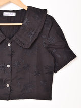 【3色展開】Emerald Motel フリルカラー 刺繍 半袖ブラウス