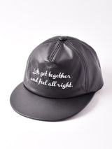 ロゴ入り レザーキャップ「Let’s get」