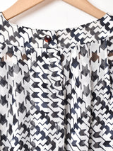 幾何学柄 ブラウス