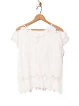 カットワークトップス