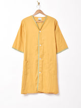 ノーカラーガウン