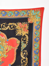 エンブレム柄スカーフ