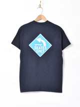 【2色展開】BackersスケートプリントTシャツ