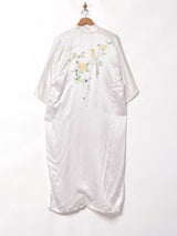 中国製 刺繍入り ガウン