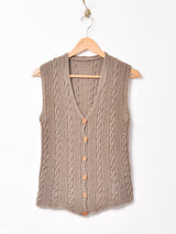 ケーブルニットベスト