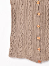 ケーブルニットベスト