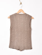 ケーブルニットベスト