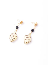 アニマルパターンピアス ベージュ×ゴールド