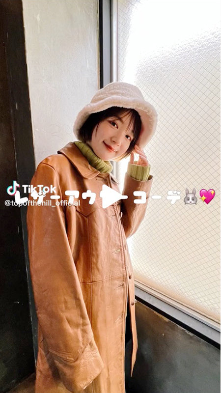 レザーアウターコーデ！ガーリーなコーデにブラウンのレザーアウターがおすすめ！