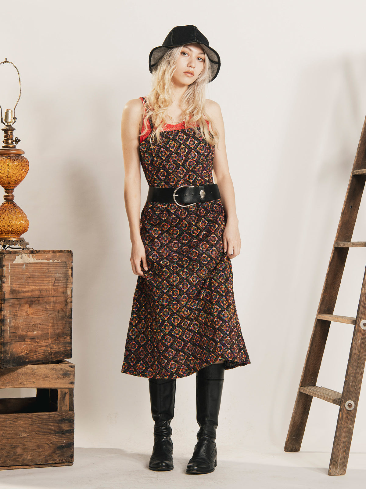 アンティークカメオ イタリア 洗濯物を運ぶ女性 人物風景画 ボビン編刺繍レース付 Oriental Embroidery Dress – 古着屋Top of the Hillのネット通販サイト