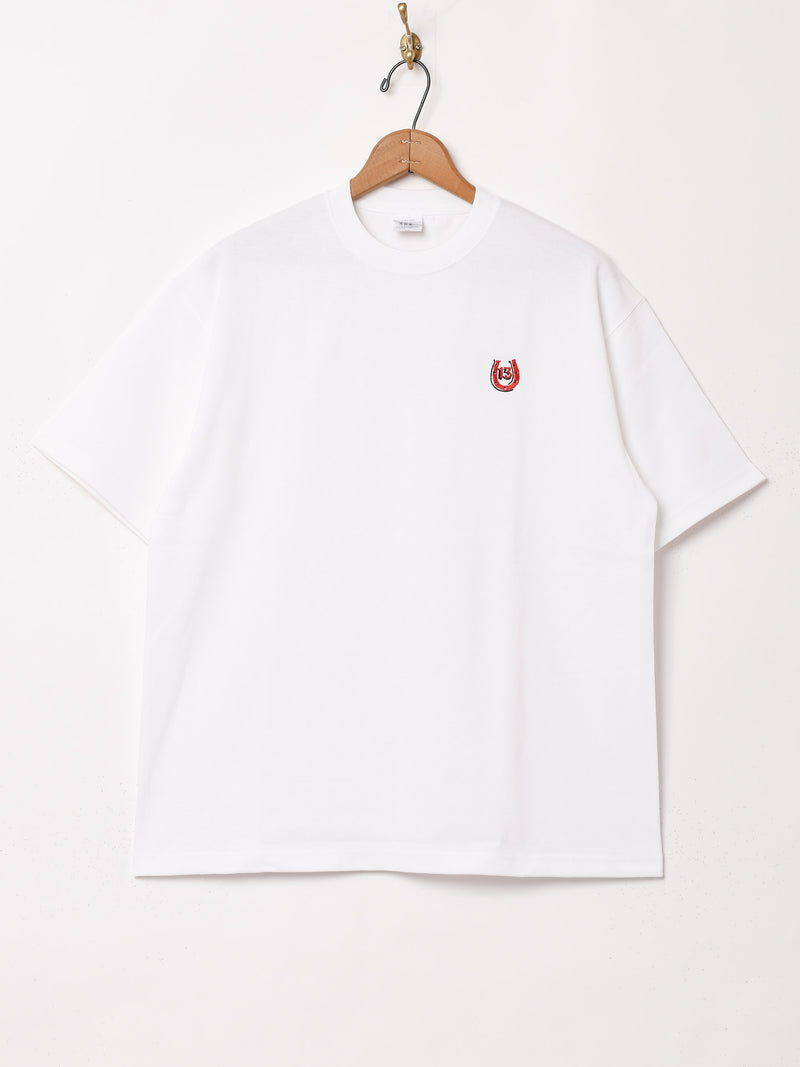 【2色展開】 ワンポイント 刺繍 Tシャツ「Lucky13」