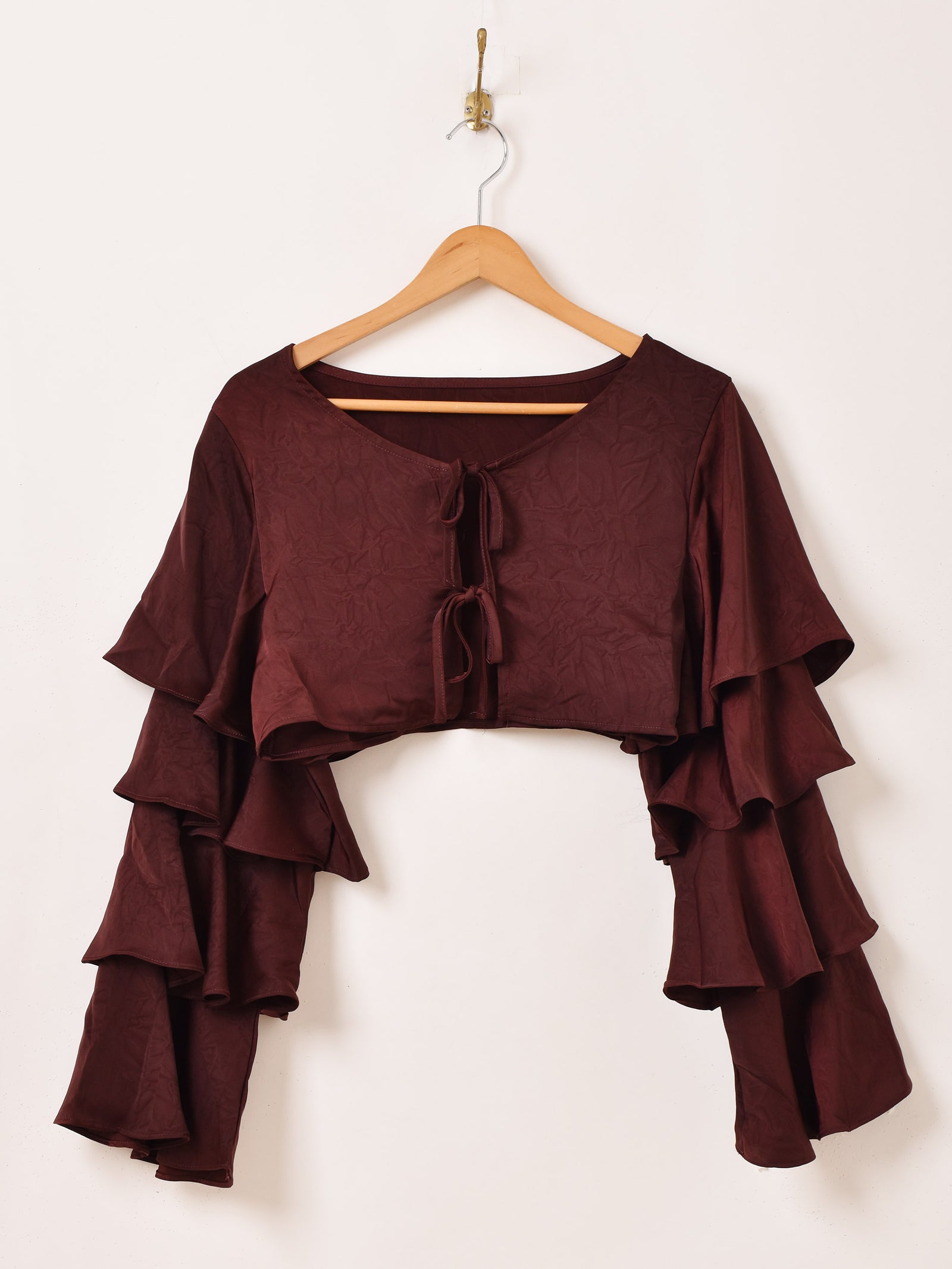 2色展開】Meridian ラッフルスリーブ サテン 長袖ブラウス – 古着屋Top