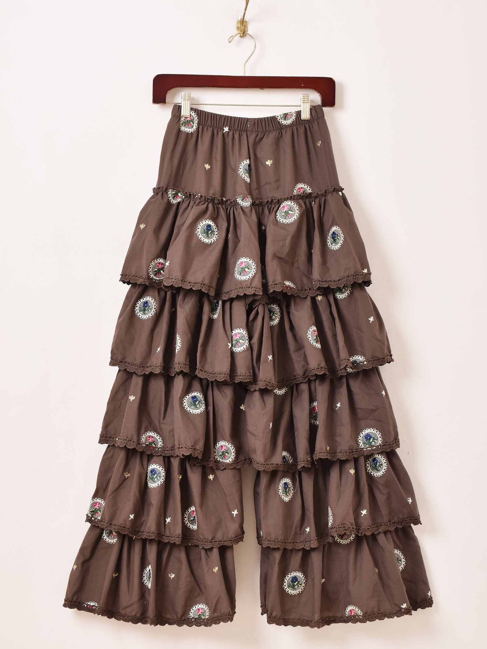 d.i.a 　新品未使用 4色展開】Meridian フラワー刺繍 フリルパンツ – 古着屋Top of