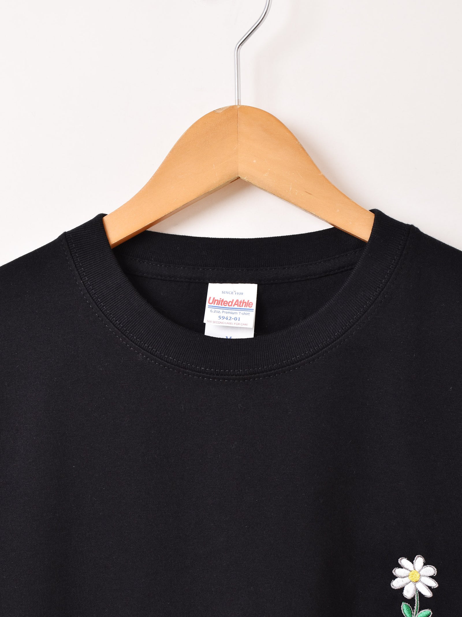 5色展開】 ワンポイント 刺繍 Tシャツ 「Flower」 – 古着屋Top of the