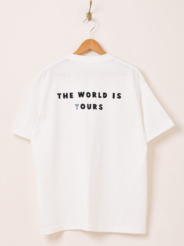 【2色展開】 プリントTシャツ「THE WORLD IS YOURS」
