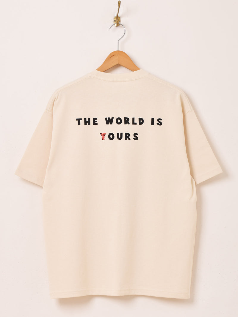【2色展開】 プリントTシャツ「THE WORLD IS YOURS」