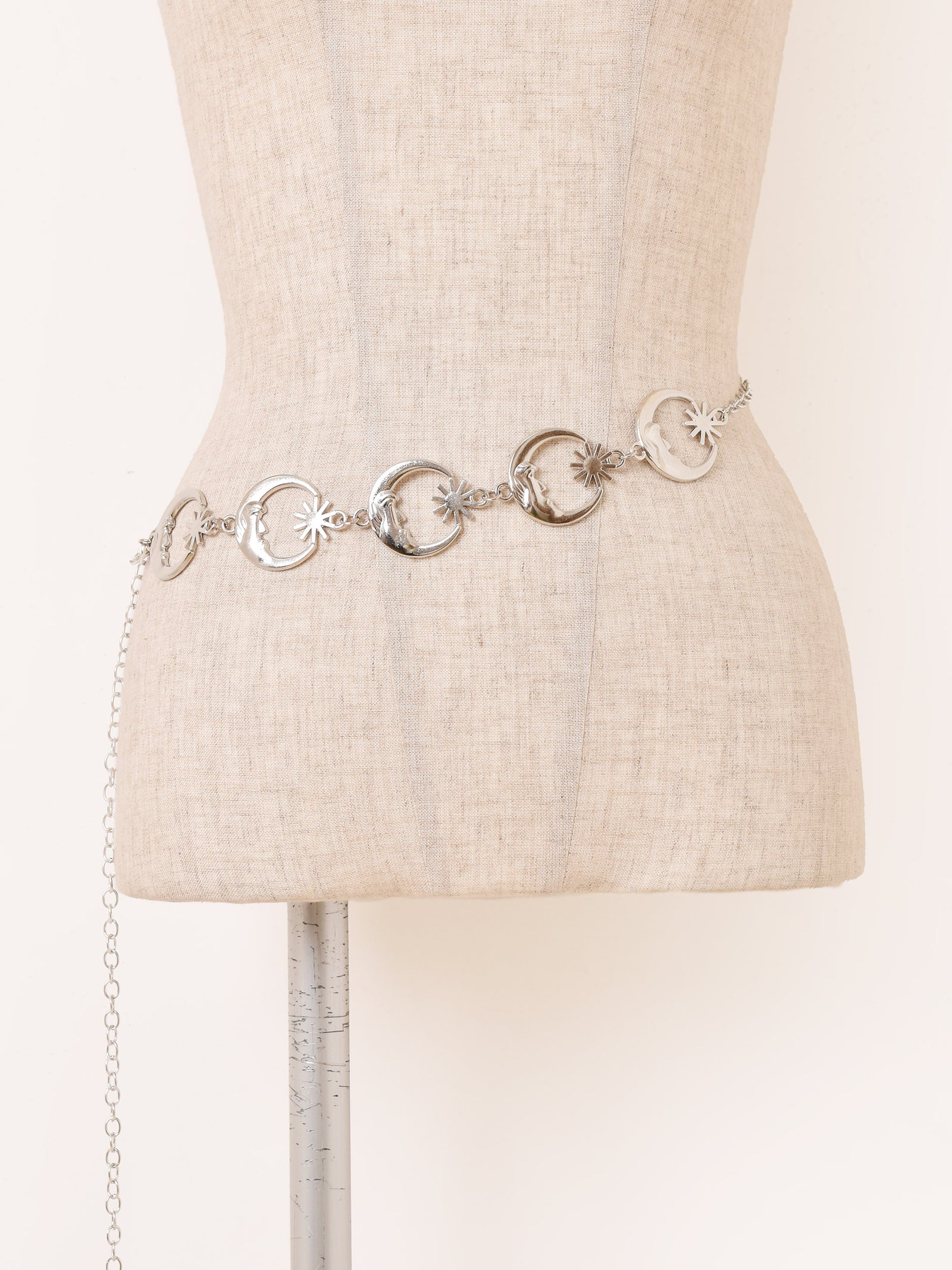 装飾的な金属製チェーンベルト 装飾的な金属製チェーンベルト 装飾的な金属製チェーンベルト