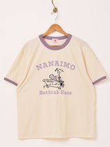 Backers プリント リンガーTシャツ「NANAIMO Bathtub Race」