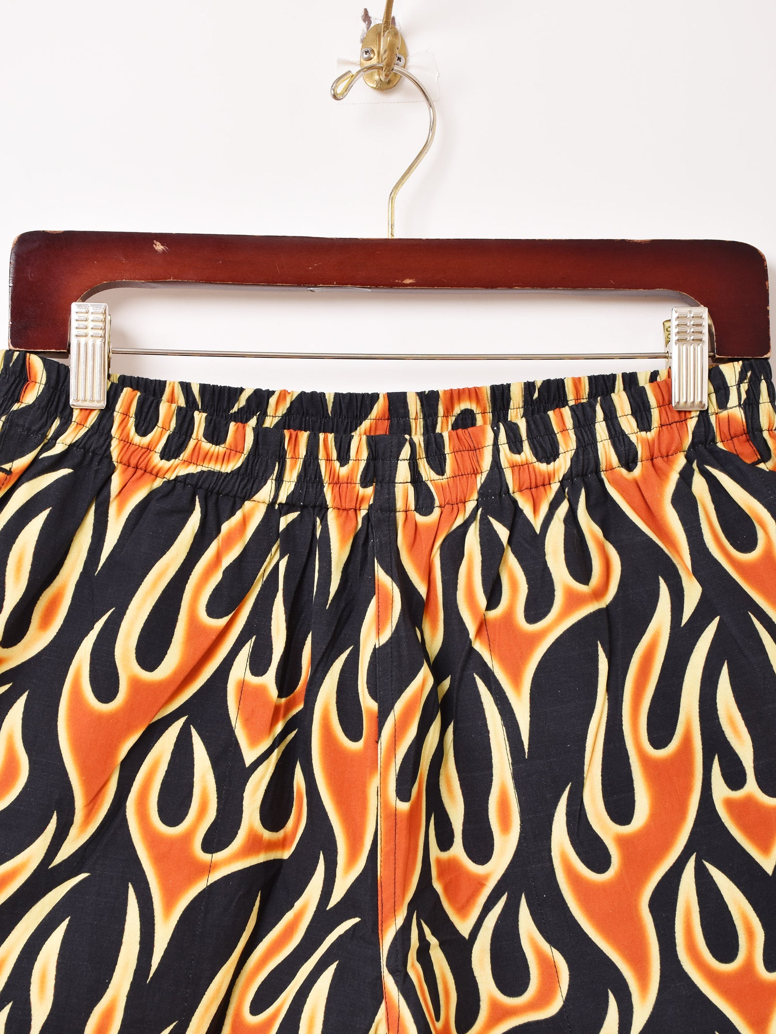 US ファイヤーパターン フレイム　ショート ハーフ パンツ B03_2796_1600x.jpg?v=1718097049