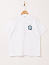 【2色展開】 プリントTシャツ「HAPPY HOUR」