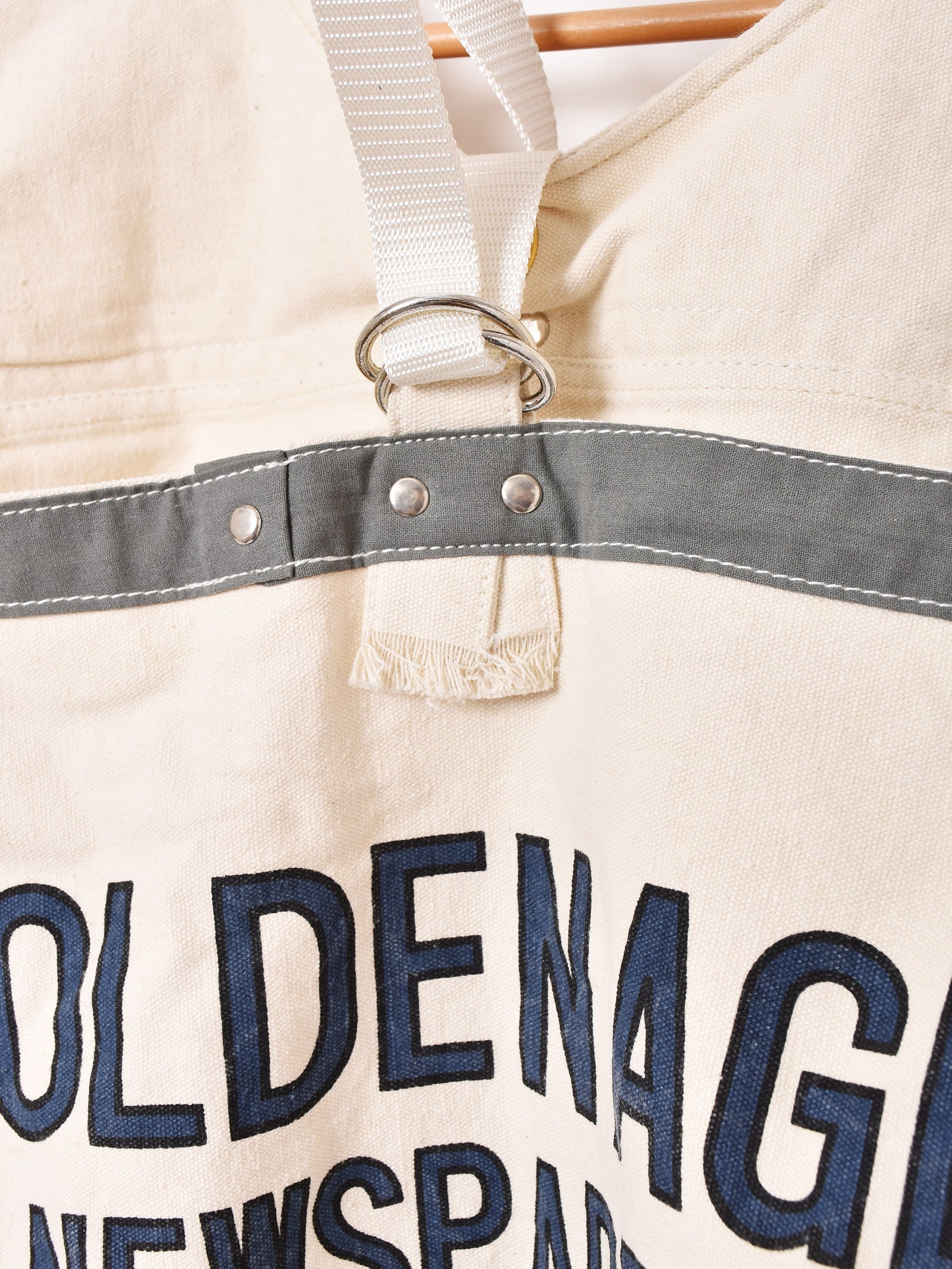 2色展開】ベスト ニュースペーパーバッグ – 古着屋Top of the Hillの