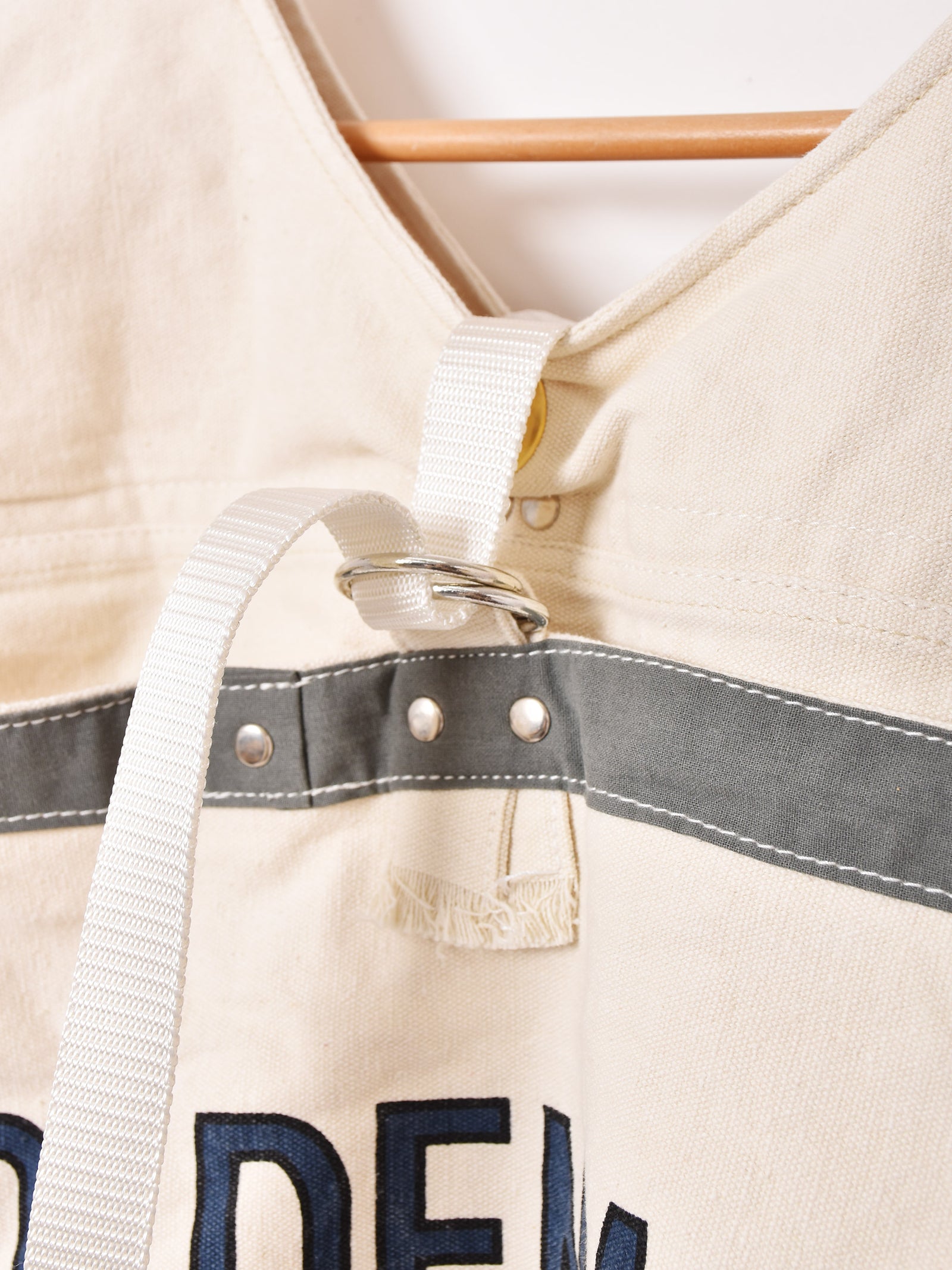 2色展開】ベスト ニュースペーパーバッグ – 古着屋Top of the Hillの