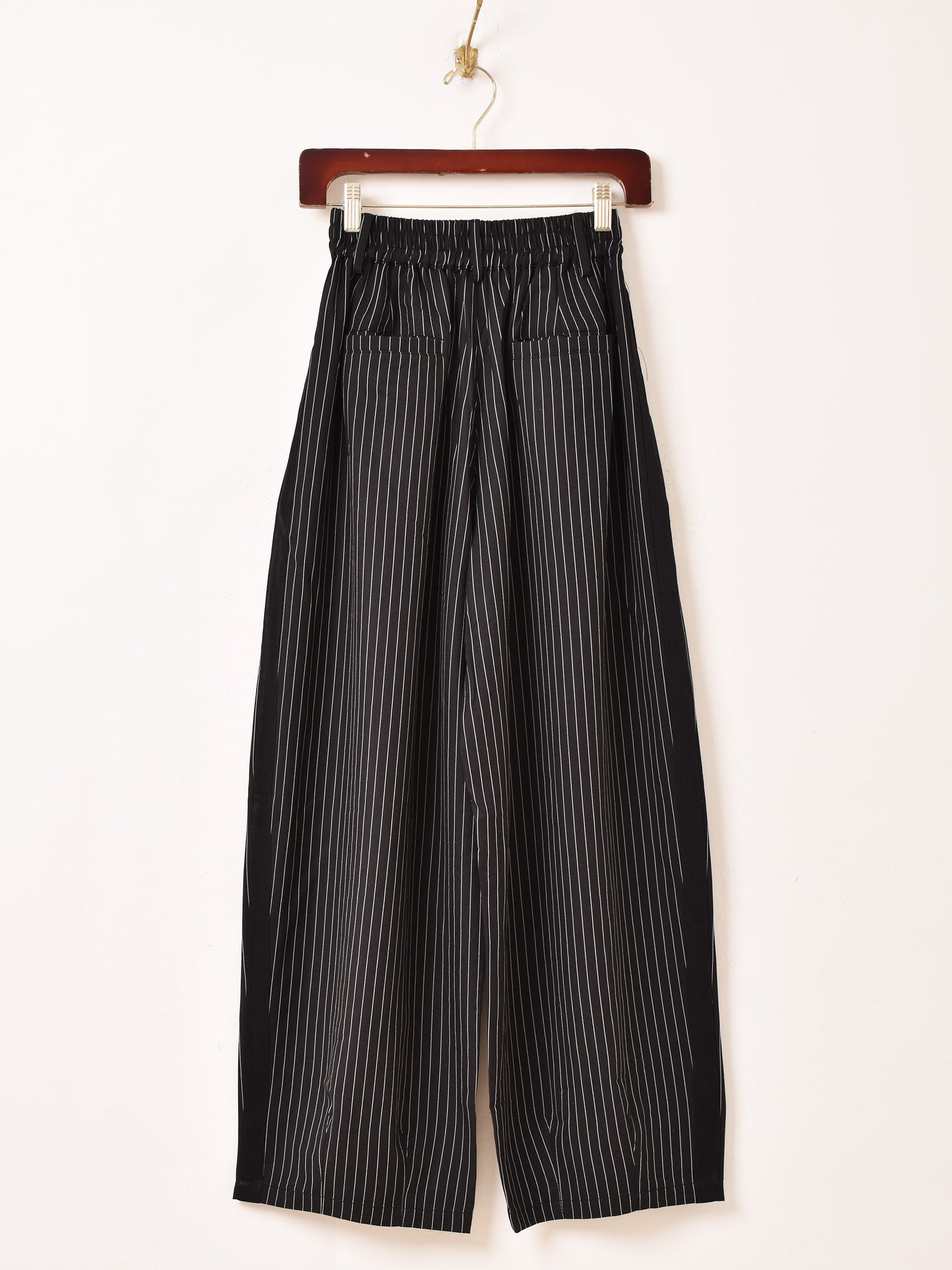 2色展開】Meridian タック入り ストライプ コクーンパンツ – 古着屋Top