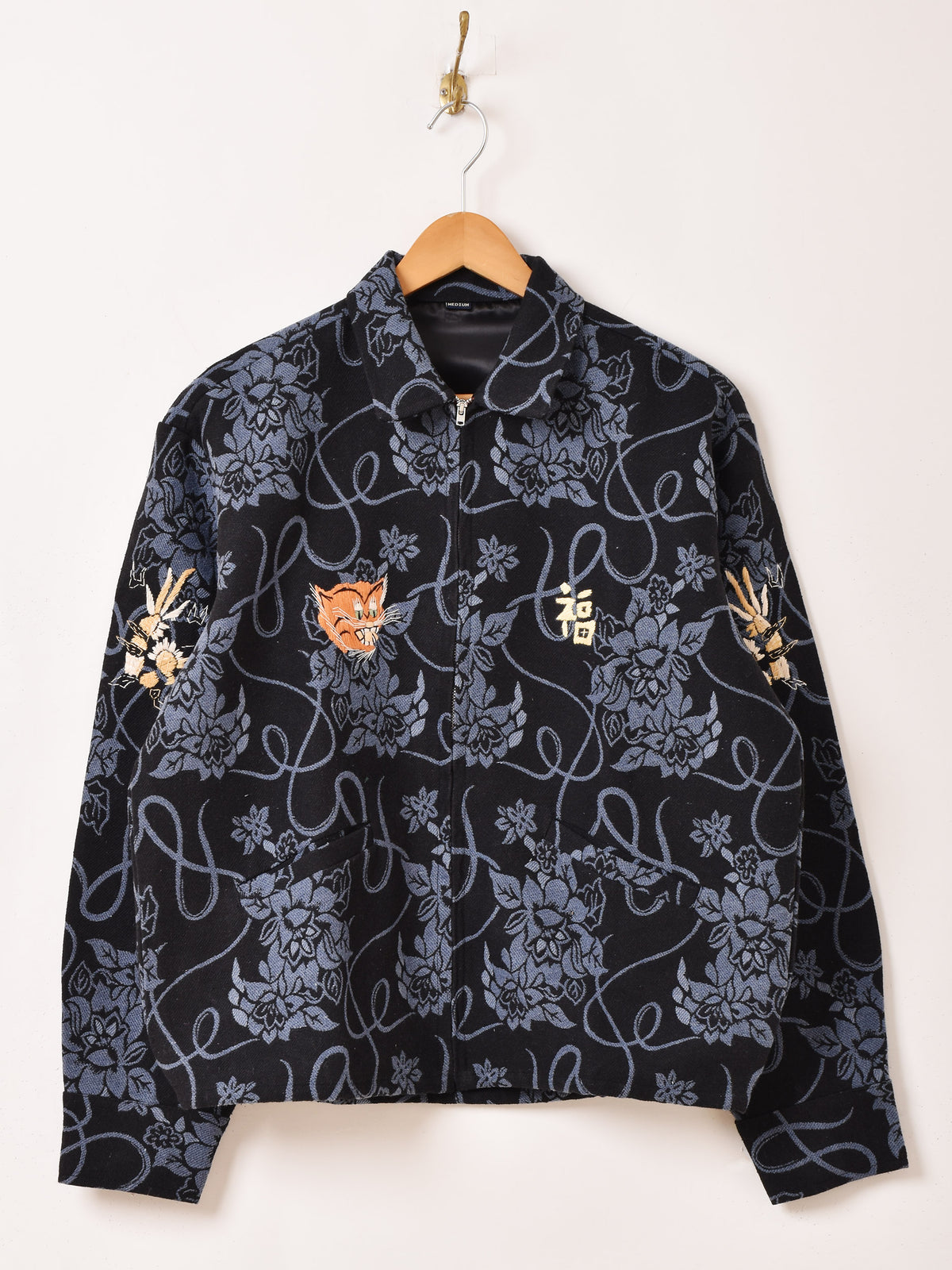 US古着【民族 ゴブラン 刺繍 ベロア パッチワーク ジャケット】メンズL 別珍スカジャン「虎」 朧 9023832 和柄 和風 トラ 刺繍 ベロア