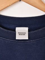 【2色展開】Backers プリント スウェットシャツ「NO MERCY」