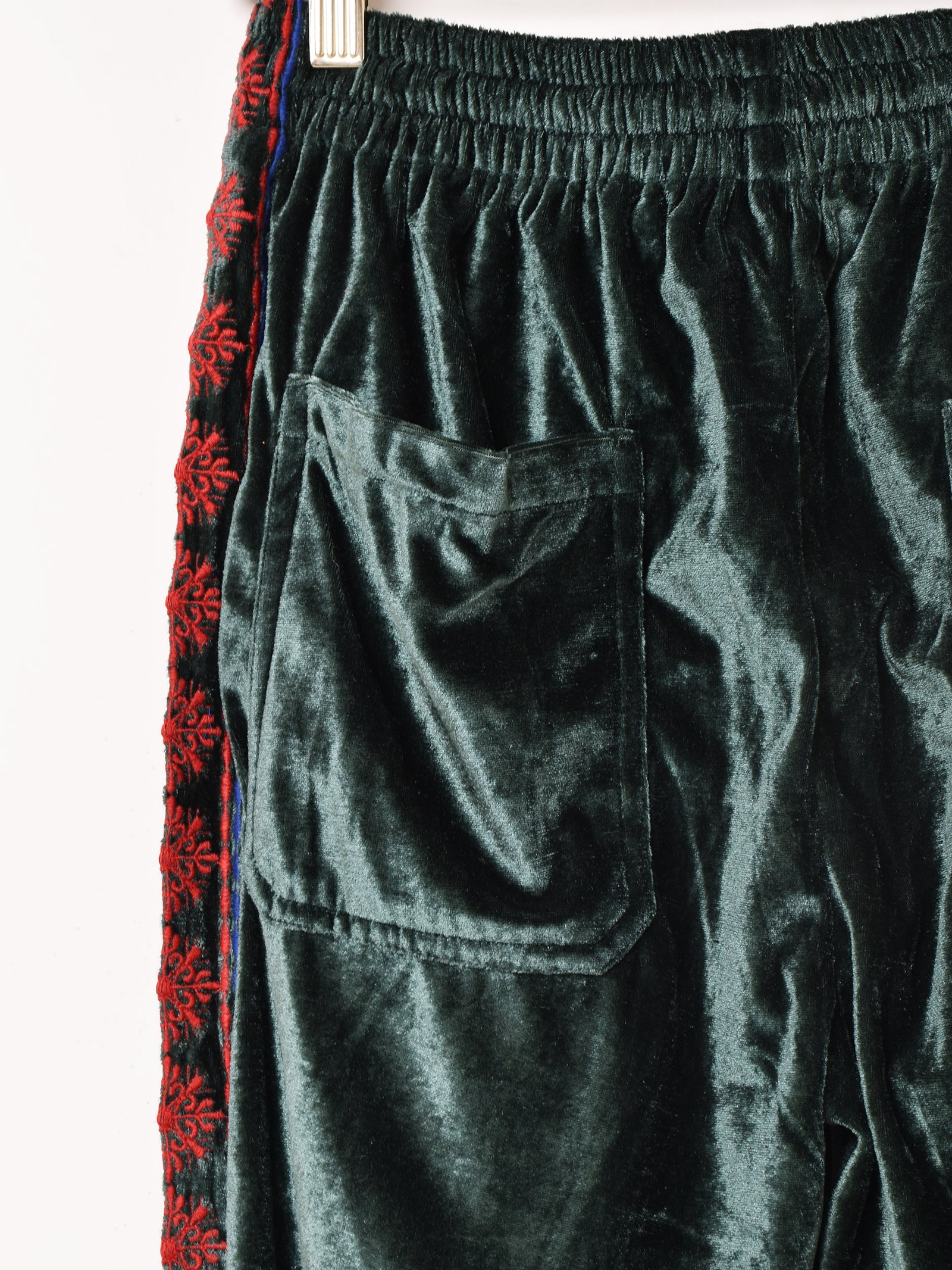 3色展開】Emerald Motel 刺繍入り ベルベット トラックパンツ – 古着屋