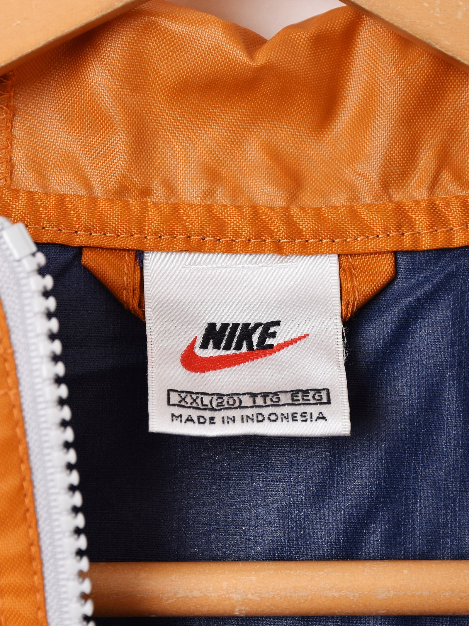 NIKE