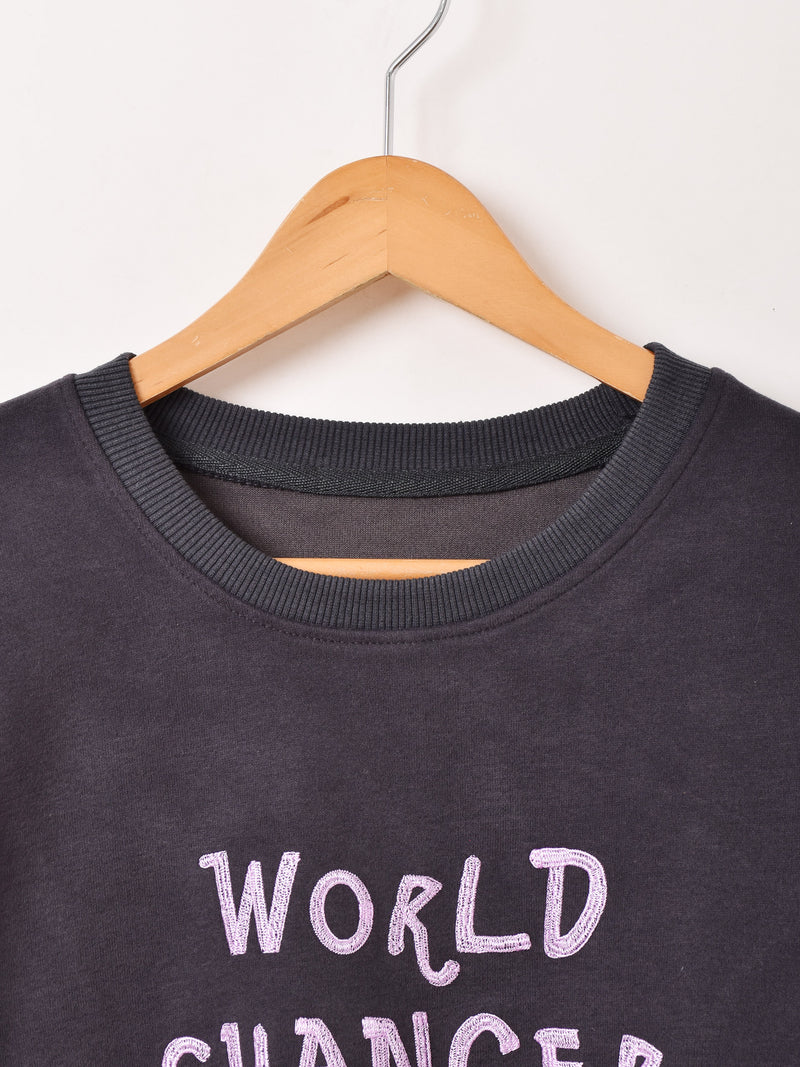 【2色展開】 刺繍ロゴ スウェットシャツ「WORLD CHANGER」