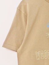 【2色展開】Backers プリントTシャツ「WOODLAND VARSITY」