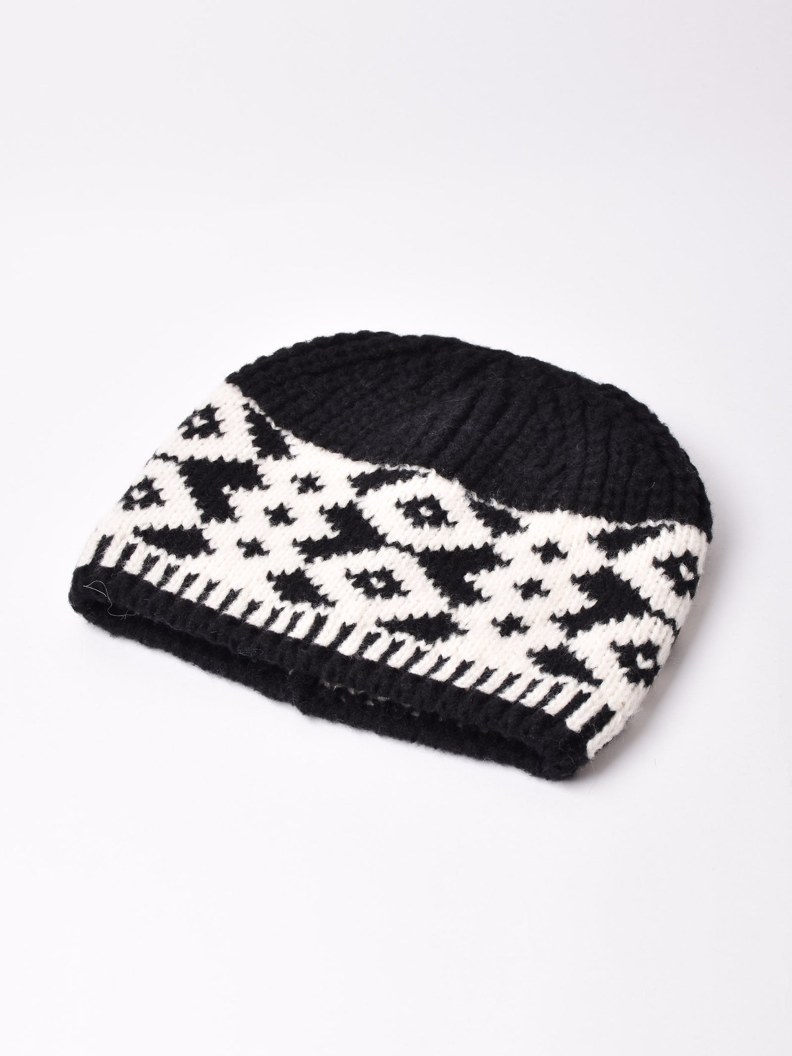 非売品 ノベルティ商品 花柄 ニット帽 ブラック/ホワイト B03_7808_1b7f10d2-7504-4ccc-
