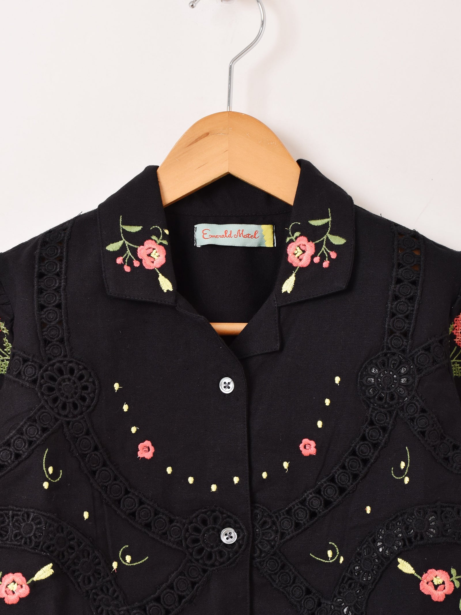 2色展開】Emerald Motel フラワー刺繍 コットンレース 半袖ブラウス