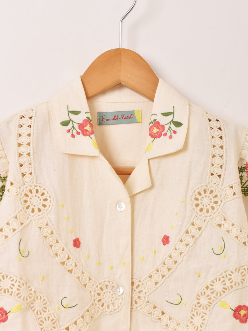 2色展開】Emerald Motel フラワー刺繍 コットンレース 半袖ブラウス