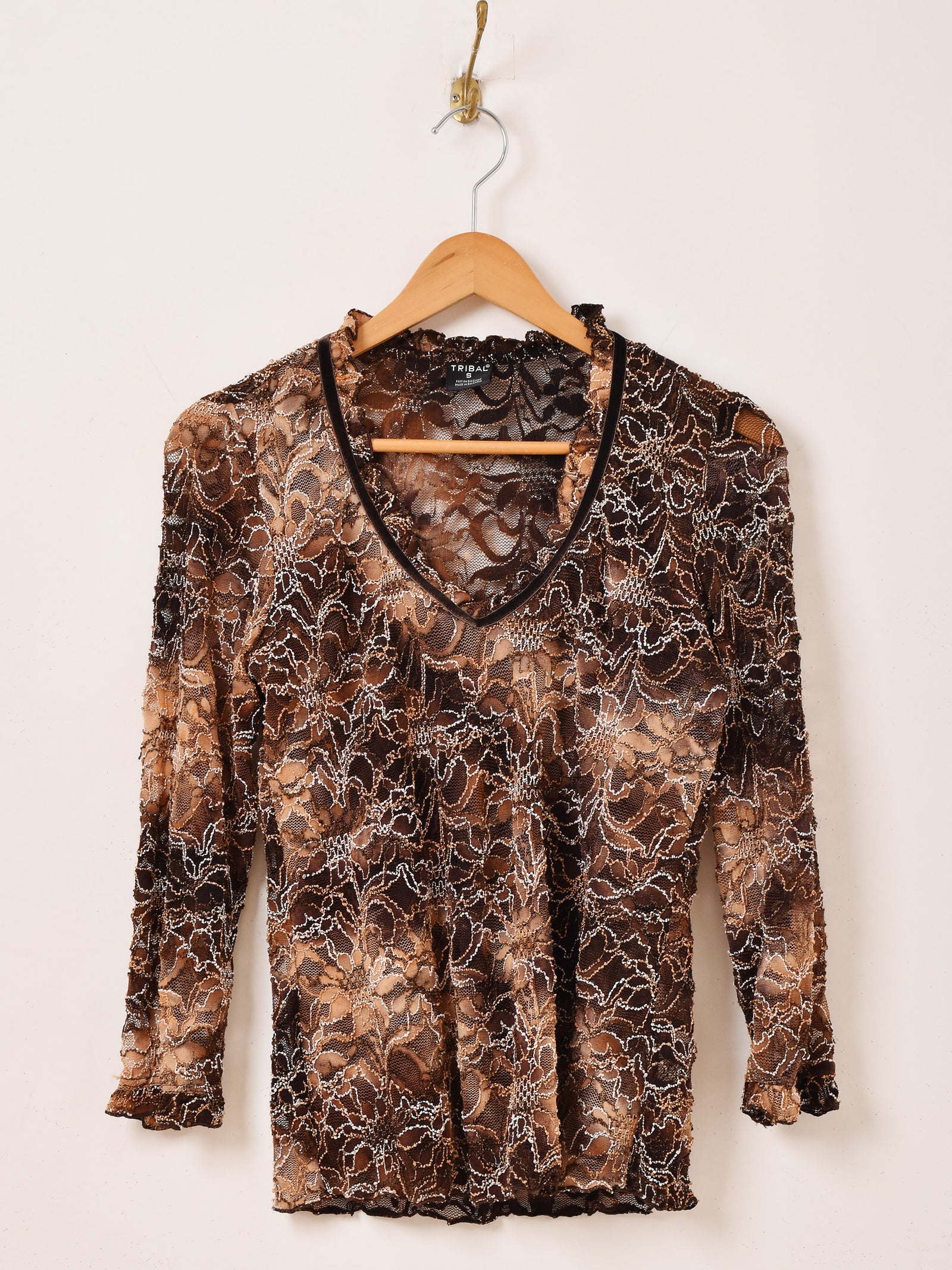 値下げしました。受賞柄唐花紗博多①グレーベース 美品長尺 花柄 レース カットソー – 古着屋Top of the Hillのネット通販サイト