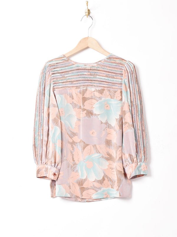 花柄 バックオープンブラウス