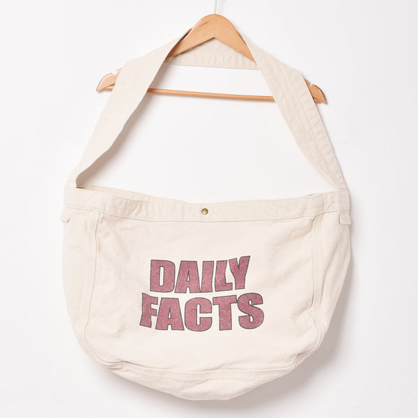 激安な ニュースペーパーバッグ【DAILY the of 古着屋Top – FACTS】 バッグ