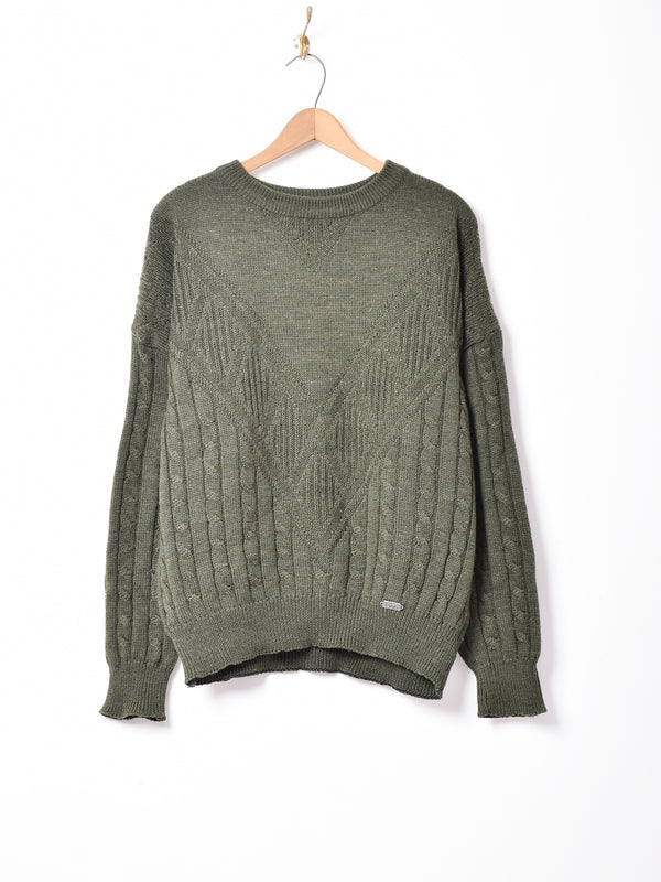 ケーブル編みセーター