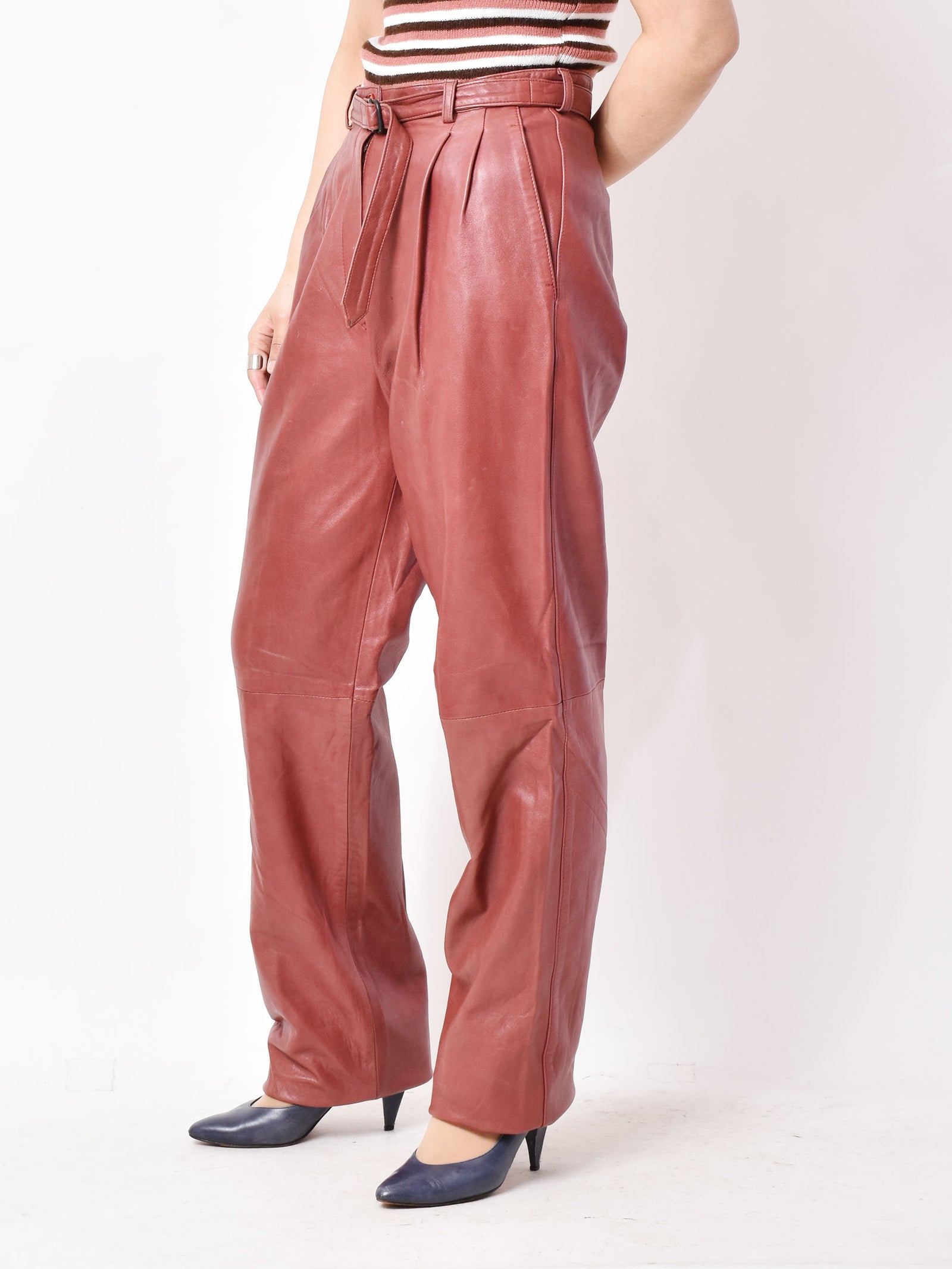 アトリエBOZ　ひざ丈ベルベットパンツ　赤 2タック ベルトつきレザーパンツ レッド W29 – 古着屋Top of the Hill