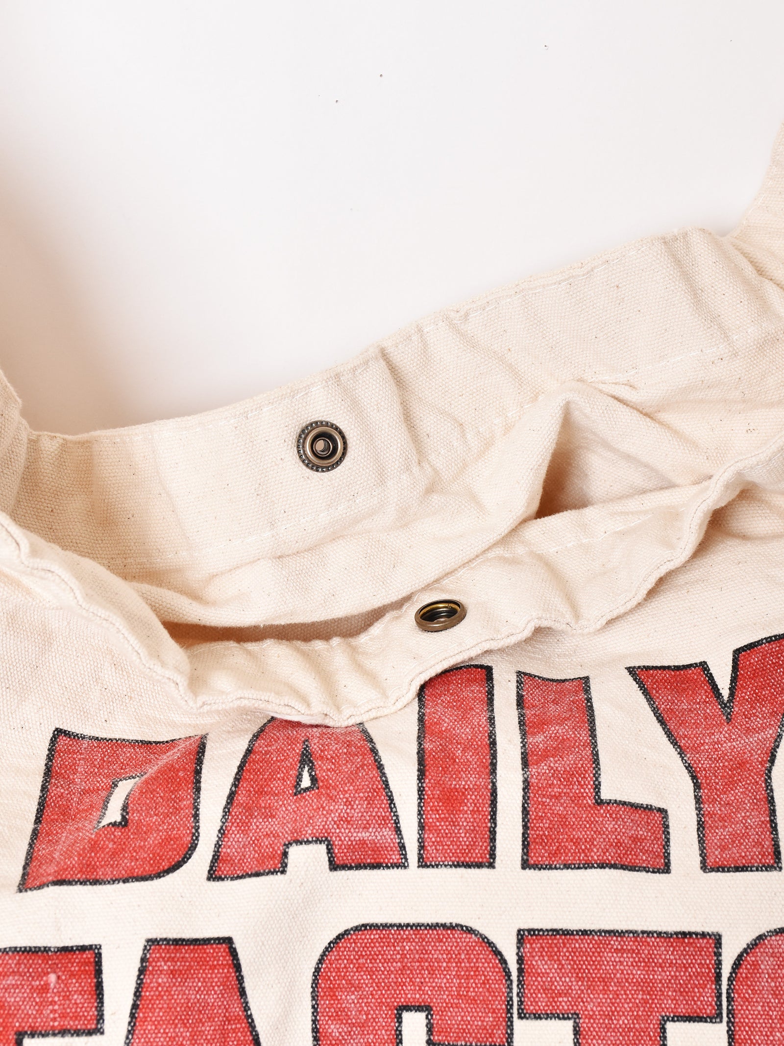 ニュースペーパーバッグ【DAILY FACTS】 – 古着屋Top of the