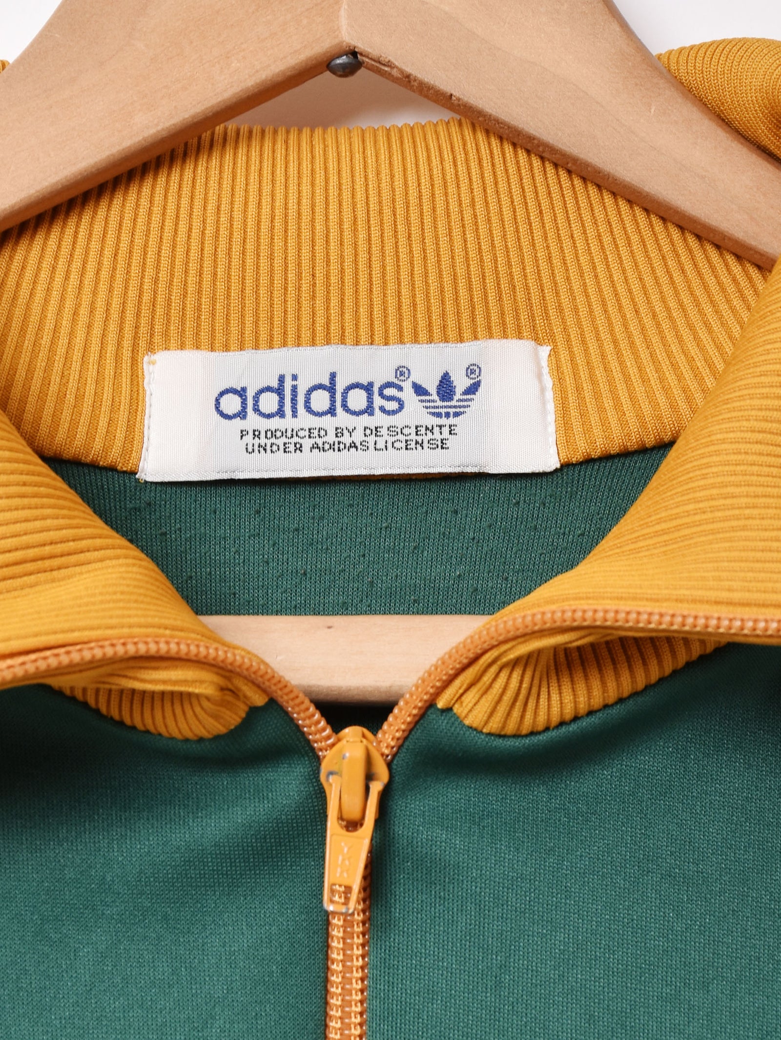 adidas トラックジャケット – 古着屋Top of the Hillのネット